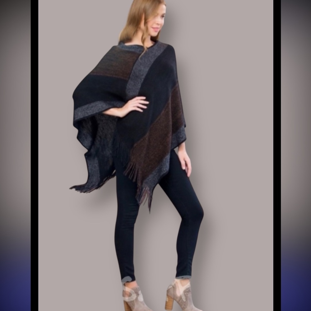 NEW✔️ Cozy Poncho in tri-color blend with Fringe edge.